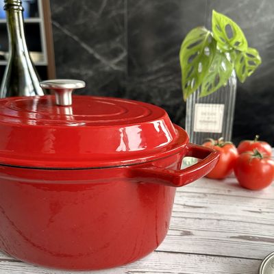 Esmalte a caçarola oval do ferro fundido 4,5 quartos com funcionalidade e estilo
