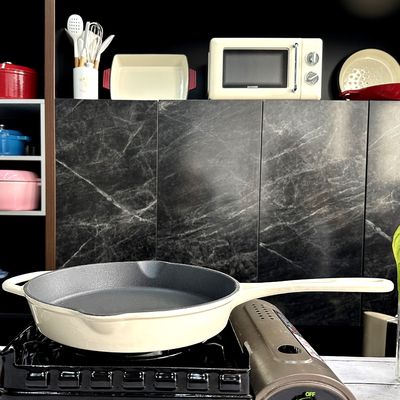 O esmalte do ferro fundido revestiu a fritura do interior de Pan Non Stick Durable Black