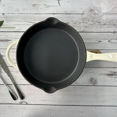 O esmalte do ferro fundido revestiu a fritura do interior de Pan Non Stick Durable Black