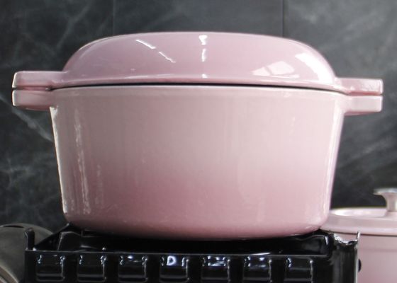 O rosa esmaltou o ferro fundido pre temperado Pan Lid And Dutch Oven 2 em 1