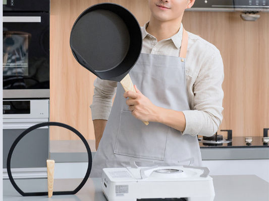 A frigideira resistente 9.5Inch do risco cola não com revestimento de cobre