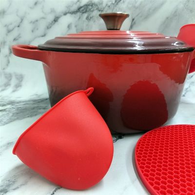Forno holandês de ferro fundido emalheado de 6 litros com tampa - Disponível em 6 cores com luvas de silicone e porta-potes