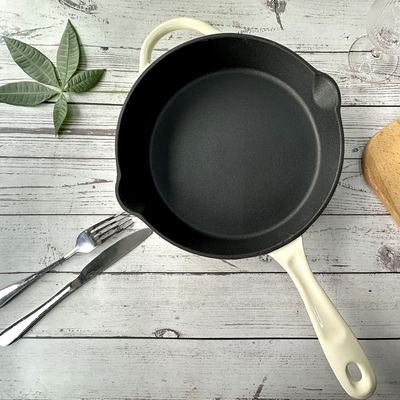 O esmalte do ferro fundido revestiu a fritura do interior de Pan Non Stick Durable Black